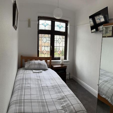Amazing And Romantic O2 Arena 4 Bedrooms House Free Parking London Bagian luar foto