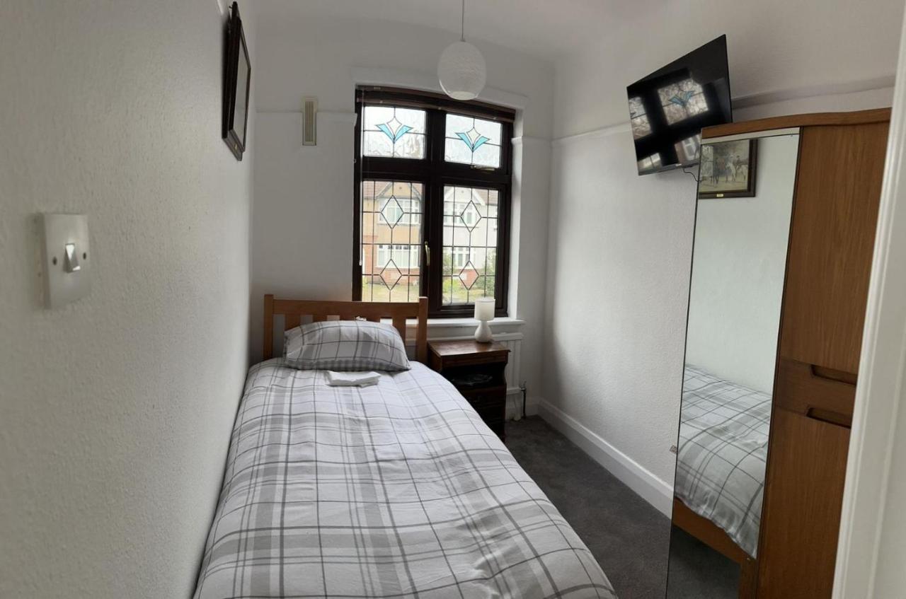 Amazing And Romantic O2 Arena 4 Bedrooms House Free Parking London Bagian luar foto