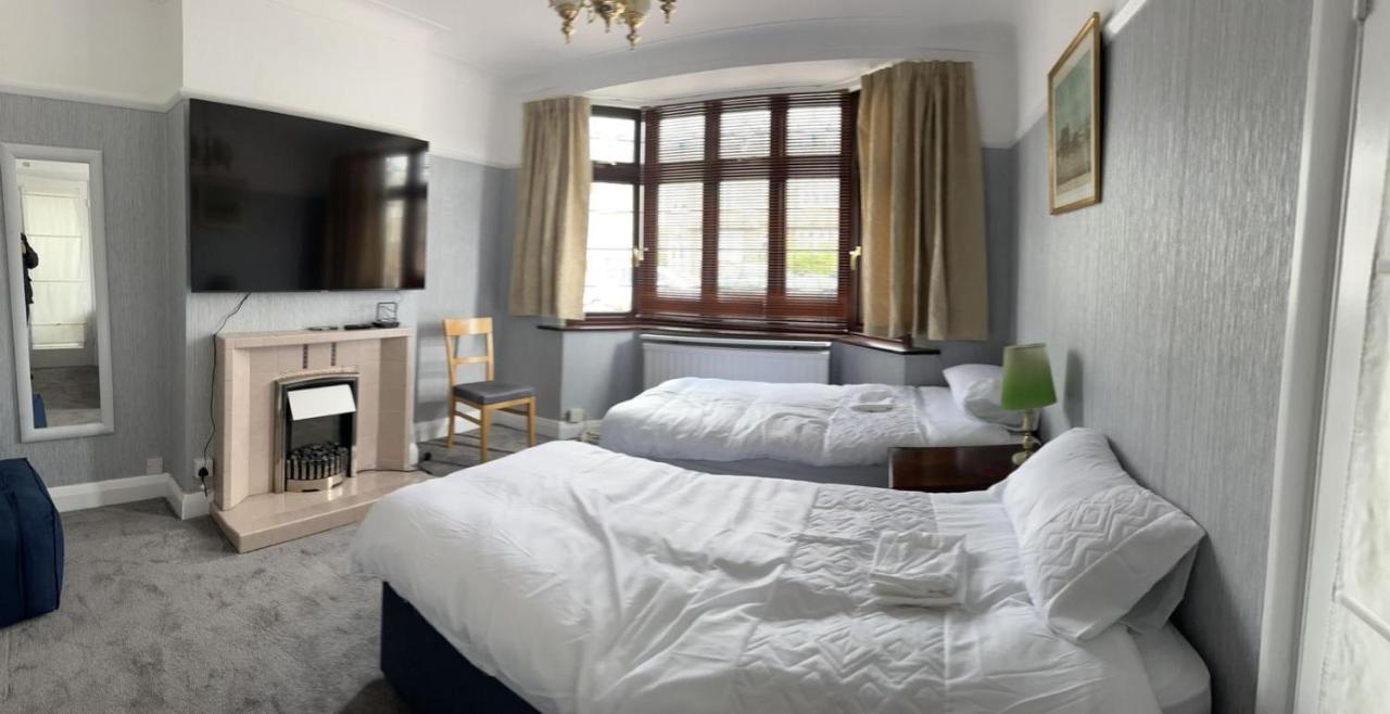 Amazing And Romantic O2 Arena 4 Bedrooms House Free Parking London Bagian luar foto